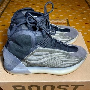 Yeezy QNTM Basketball sneaker sz 12.5